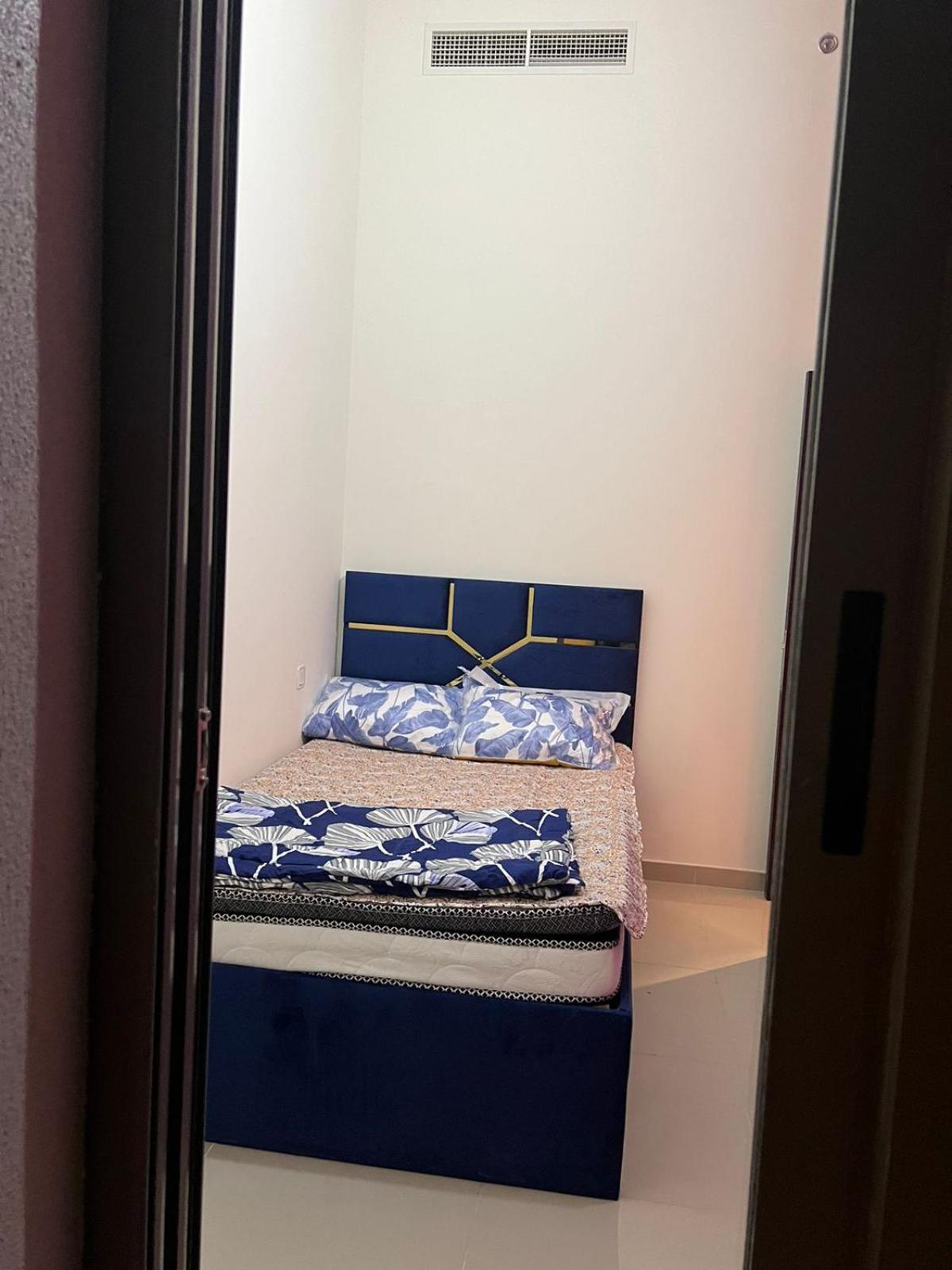 Ferienwohnung Moon Backpackers Burjman Exit 2, Family Partitions, Loft Partitions, Dubai Exterior foto