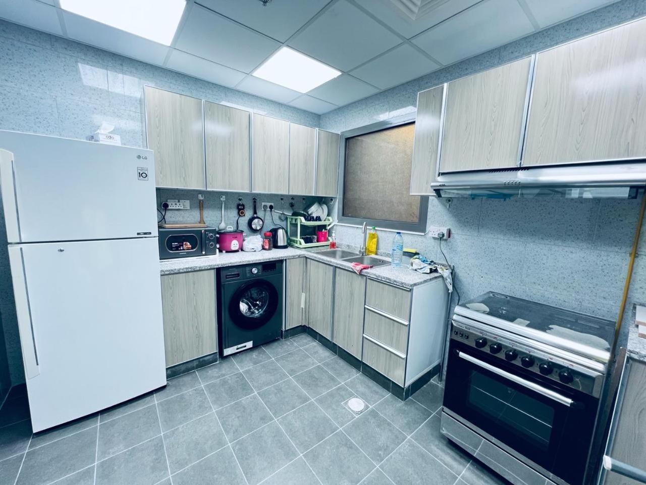 Ferienwohnung Moon Backpackers Burjman Exit 2, Family Partitions, Loft Partitions, Dubai Exterior foto